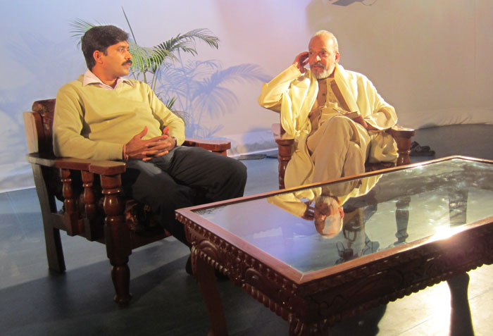 Dr. Santosh Pathak with Pt. Rajshekhar Mansur on Day 1 of Madhukali's Durlabh Raga Prasang Discussion Dr. Santosh Pathak with Pt. Rajshekhar Mansur on Day 1 of Madhukali's Durlabh Raga Prasang Discussion