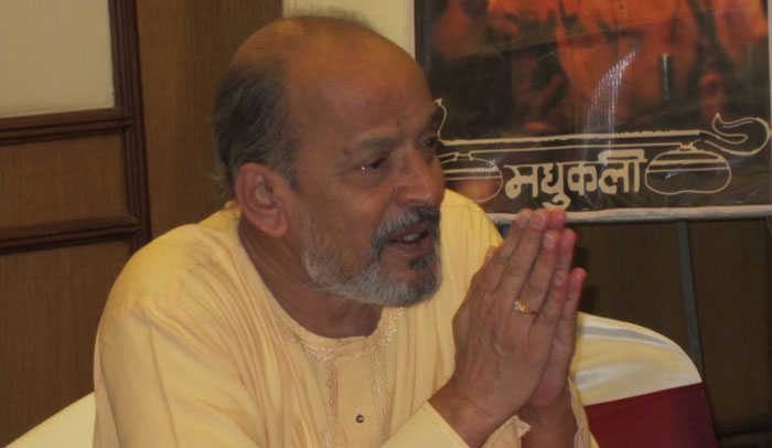 Pt. Rajshekhar Mansur teaching students Pt. Rajshekhar Mansur teaching students